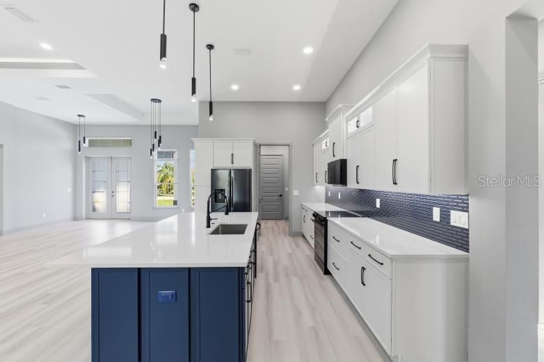 For Sale: $600,000 (3 beds, 3 baths, 2093 Square Feet)