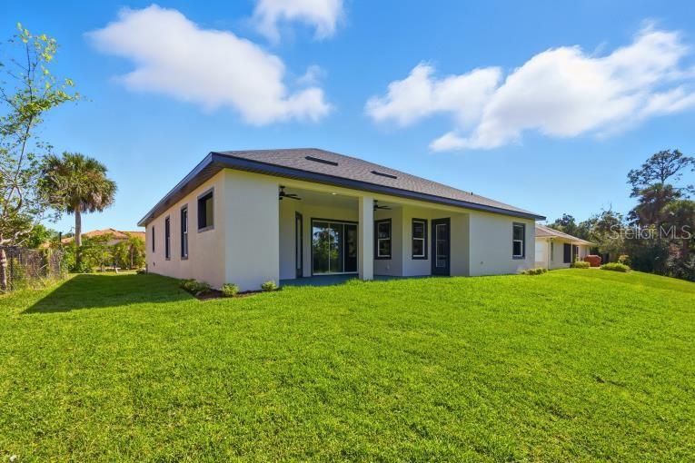 For Sale: $600,000 (3 beds, 3 baths, 2093 Square Feet)