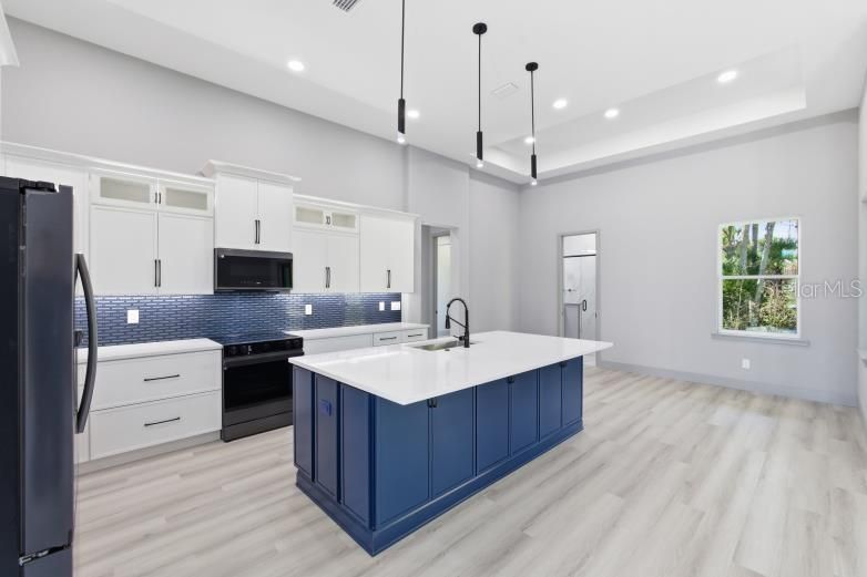 For Sale: $600,000 (3 beds, 3 baths, 2093 Square Feet)