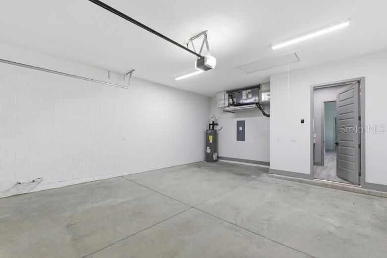 For Sale: $600,000 (3 beds, 3 baths, 2093 Square Feet)