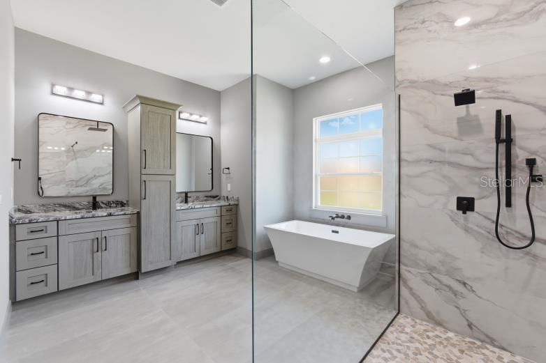 For Sale: $600,000 (3 beds, 3 baths, 2093 Square Feet)