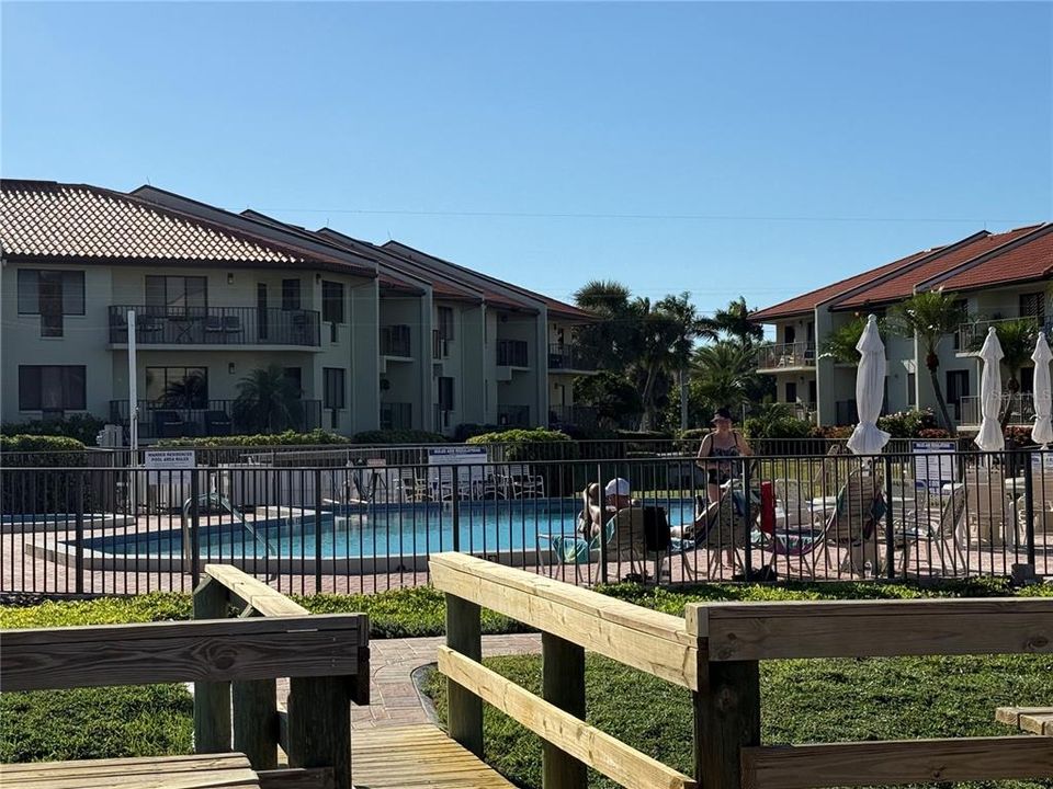 For Rent: $3,800 (2 beds, 2 baths, 830 Square Feet)