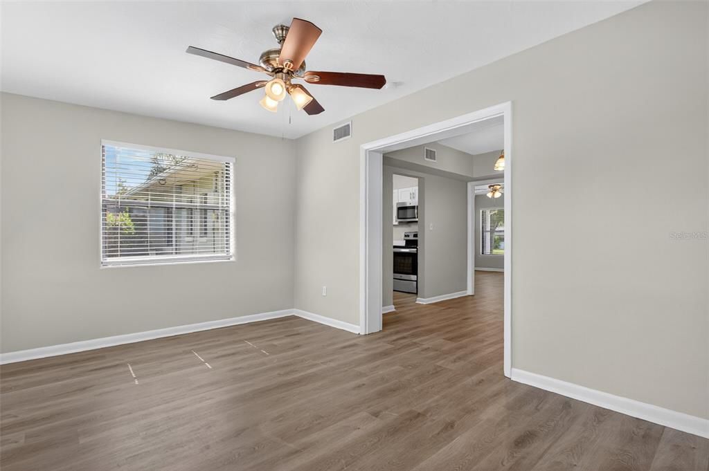 Activo con contrato: $395,000 (3 camas, 2 baños, 1268 Pies cuadrados)