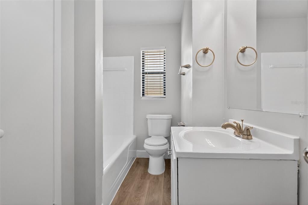 Activo con contrato: $395,000 (3 camas, 2 baños, 1268 Pies cuadrados)