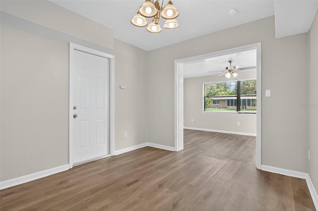 Activo con contrato: $395,000 (3 camas, 2 baños, 1268 Pies cuadrados)