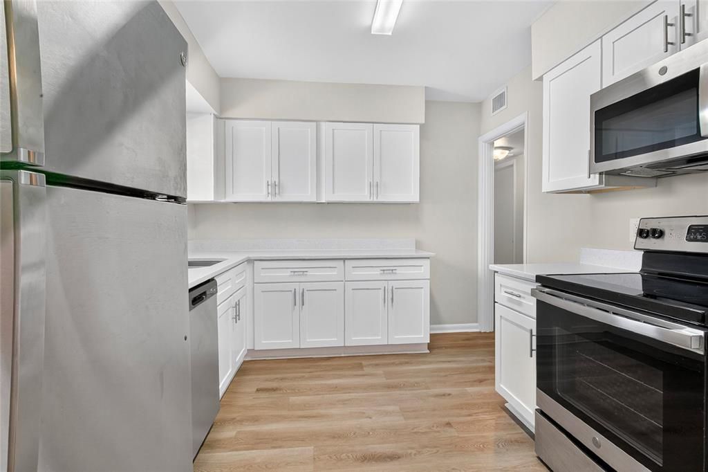 Activo con contrato: $395,000 (3 camas, 2 baños, 1268 Pies cuadrados)