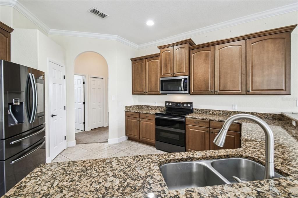 For Sale: $575,000 (3 beds, 3 baths, 2736 Square Feet)