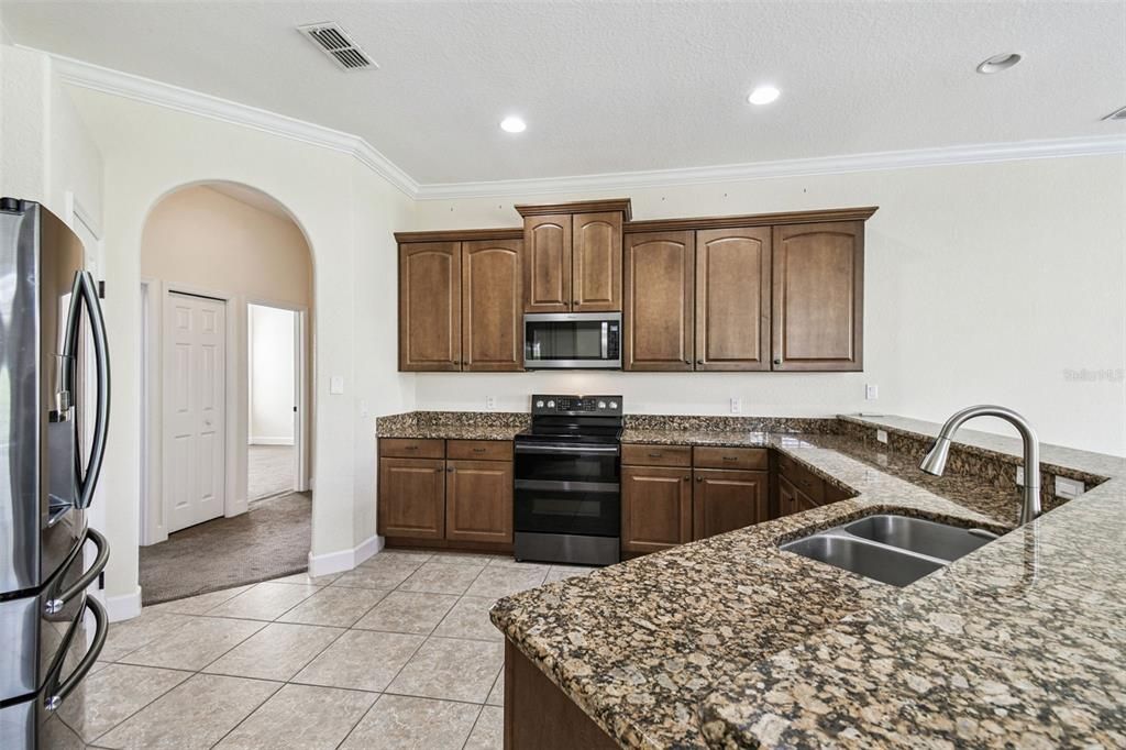 For Sale: $575,000 (3 beds, 3 baths, 2736 Square Feet)