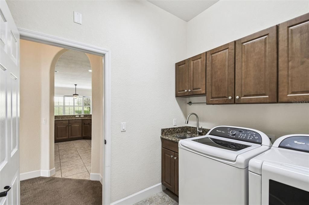 For Sale: $575,000 (3 beds, 3 baths, 2736 Square Feet)