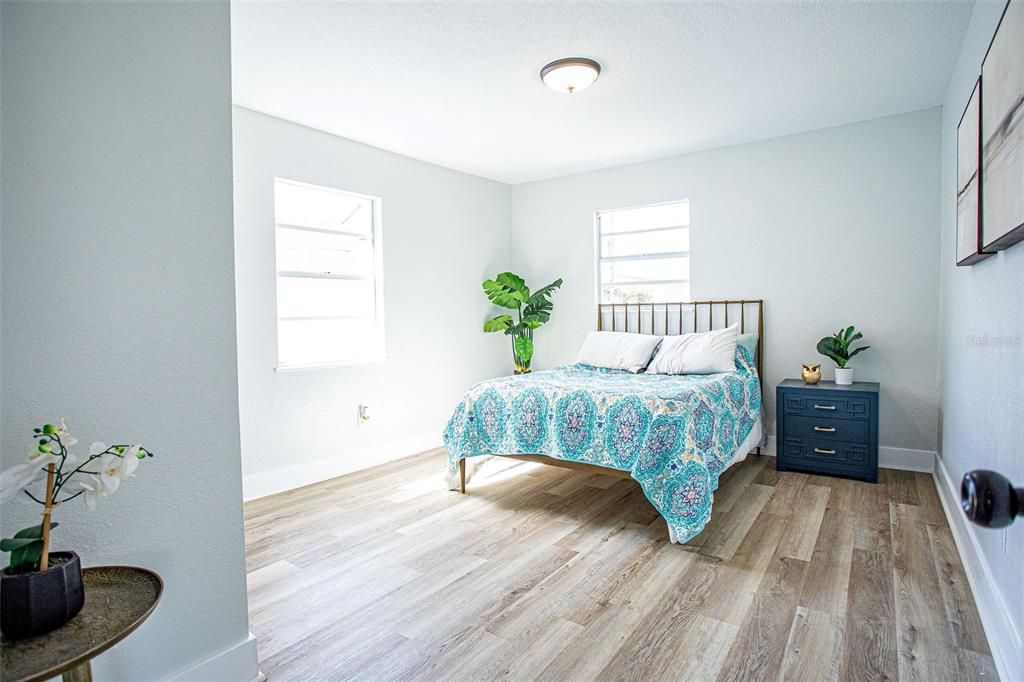 Под контрактом: $289,000 (3 спален, 1 ванн, 1020 Квадратных фут)