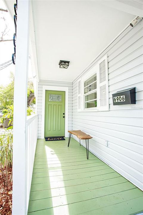 Под контрактом: $289,000 (3 спален, 1 ванн, 1020 Квадратных фут)