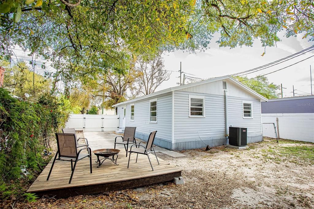 Под контрактом: $289,000 (3 спален, 1 ванн, 1020 Квадратных фут)