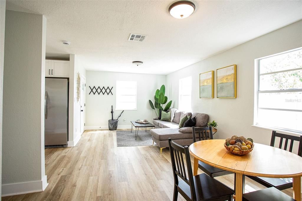 Под контрактом: $289,000 (3 спален, 1 ванн, 1020 Квадратных фут)