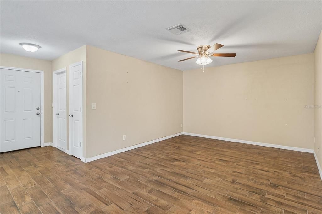 Activo con contrato: $189,000 (2 camas, 2 baños, 922 Pies cuadrados)