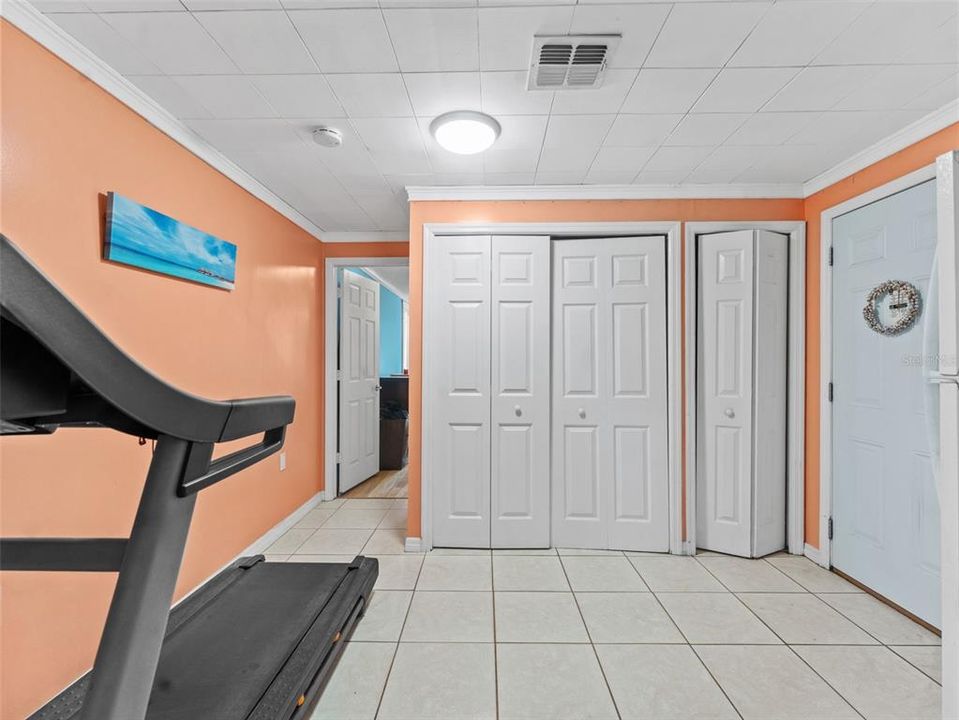 For Sale: $369,900 (4 beds, 2 baths, 1384 Square Feet)