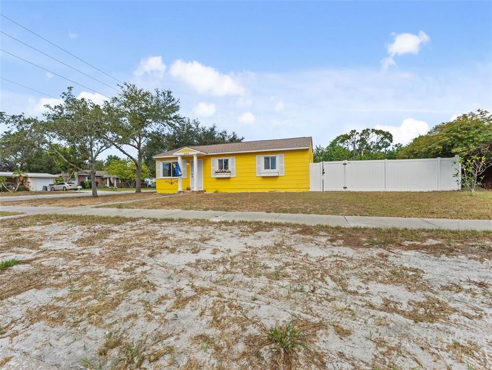 For Sale: $369,900 (4 beds, 2 baths, 1384 Square Feet)