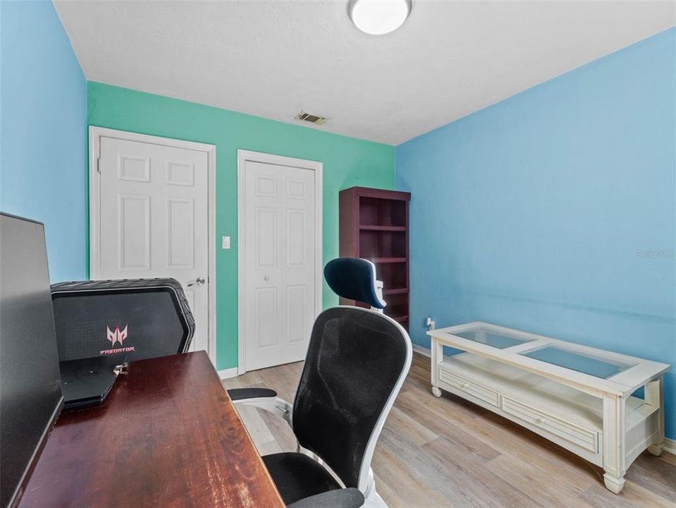 For Sale: $369,900 (4 beds, 2 baths, 1384 Square Feet)