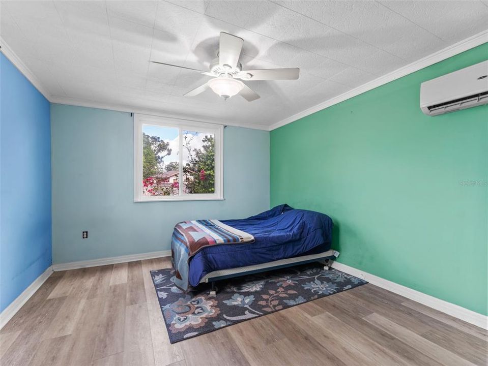 For Sale: $369,900 (4 beds, 2 baths, 1384 Square Feet)