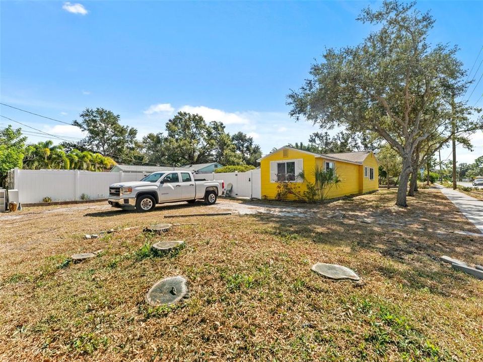For Sale: $369,900 (4 beds, 2 baths, 1384 Square Feet)