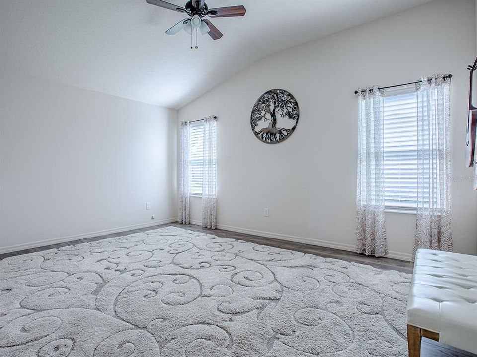 For Sale: $319,999 (2 beds, 2 baths, 1236 Square Feet)