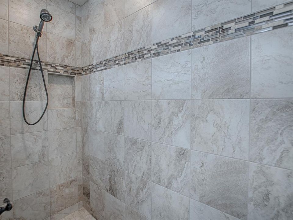 For Sale: $319,999 (2 beds, 2 baths, 1236 Square Feet)