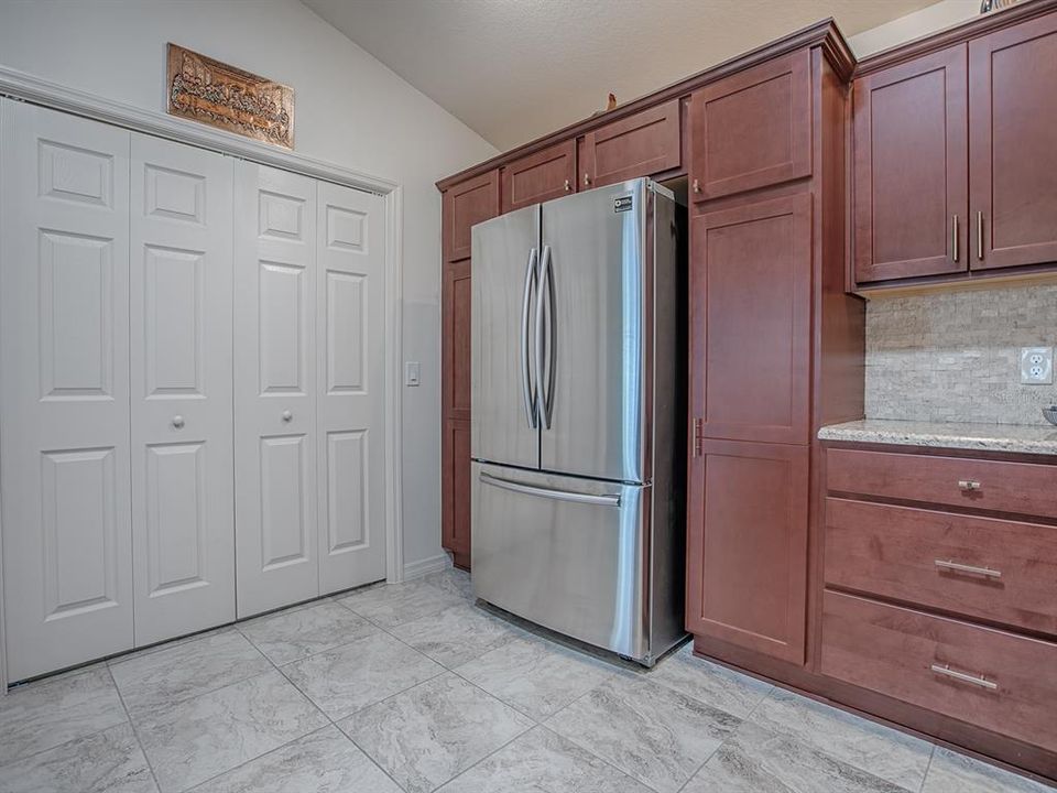 For Sale: $319,999 (2 beds, 2 baths, 1236 Square Feet)