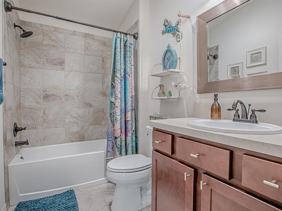 For Sale: $319,999 (2 beds, 2 baths, 1236 Square Feet)