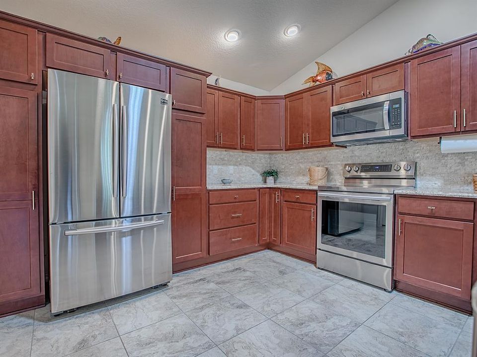 For Sale: $319,999 (2 beds, 2 baths, 1236 Square Feet)