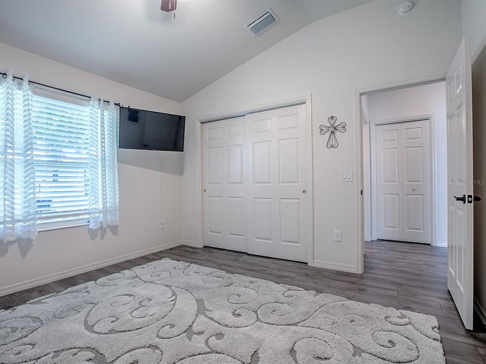For Sale: $319,999 (2 beds, 2 baths, 1236 Square Feet)
