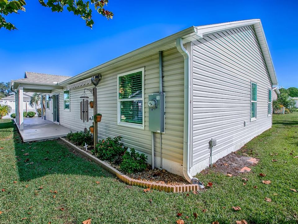 For Sale: $319,999 (2 beds, 2 baths, 1236 Square Feet)