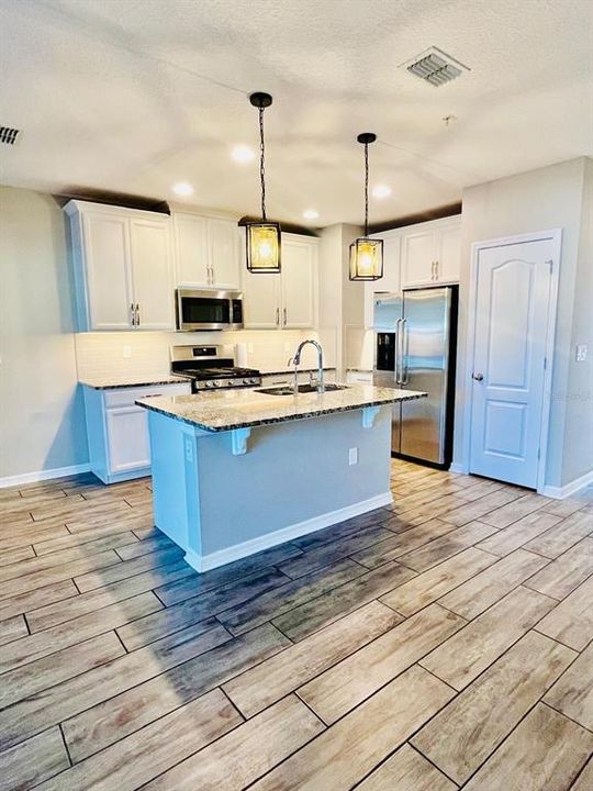 For Rent: $2,200 (3 beds, 2 baths, 1490 Square Feet)