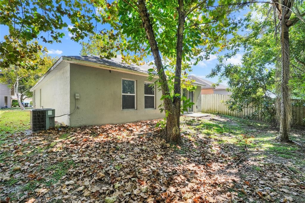 Active With Contract: $335,000 (3 beds, 2 baths, 1429 Square Feet)