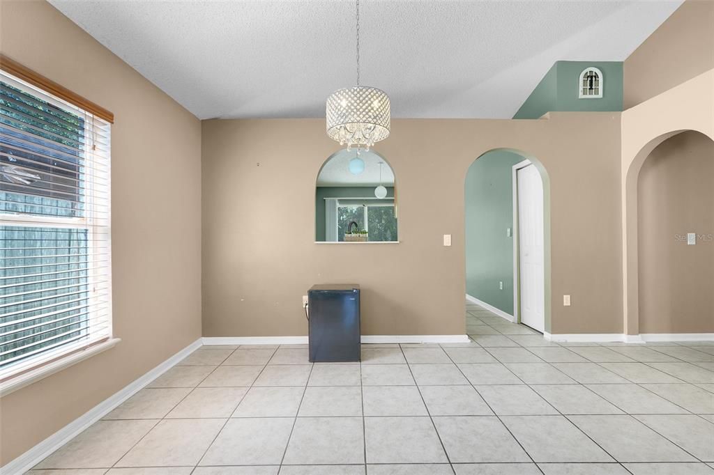 Active With Contract: $335,000 (3 beds, 2 baths, 1429 Square Feet)