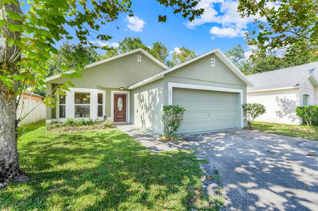 Active With Contract: $335,000 (3 beds, 2 baths, 1429 Square Feet)