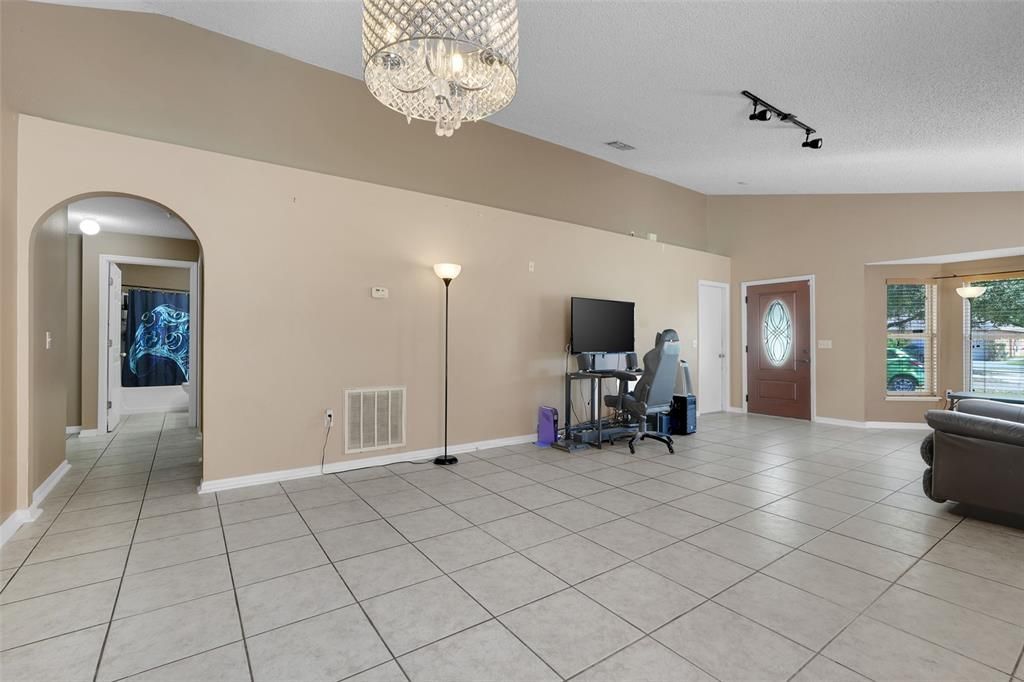 Active With Contract: $335,000 (3 beds, 2 baths, 1429 Square Feet)