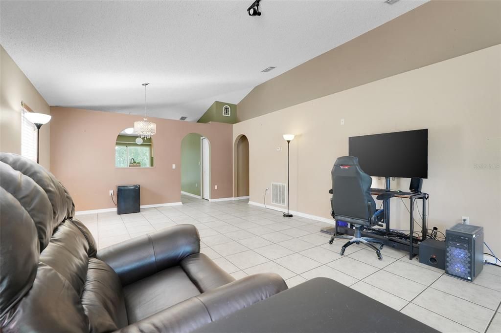 Active With Contract: $335,000 (3 beds, 2 baths, 1429 Square Feet)