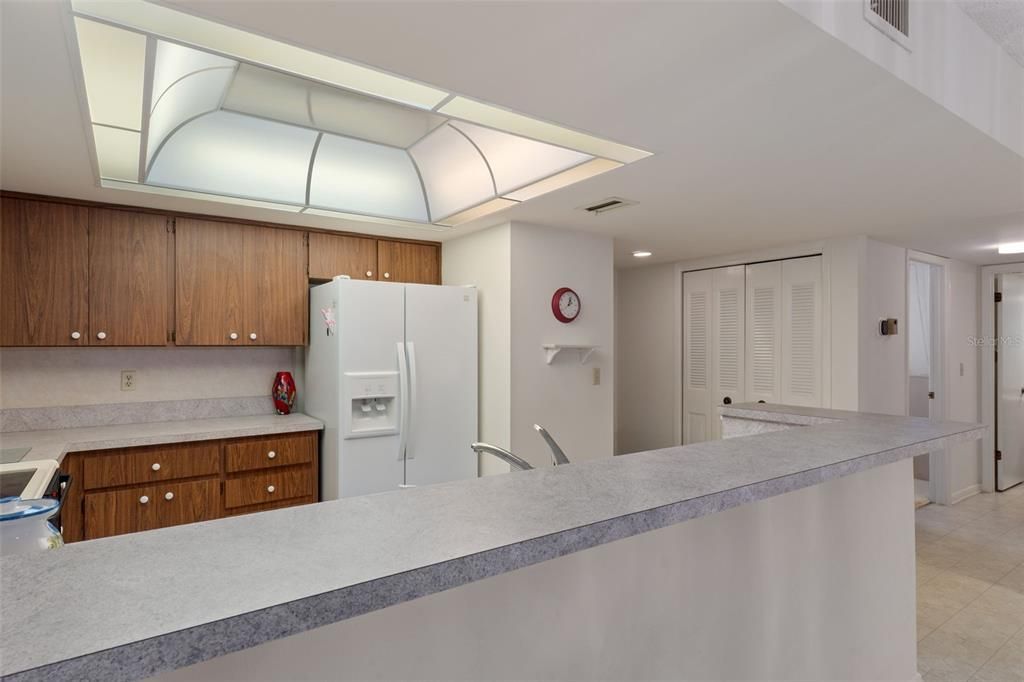 For Sale: $165,000 (2 beds, 2 baths, 1410 Square Feet)