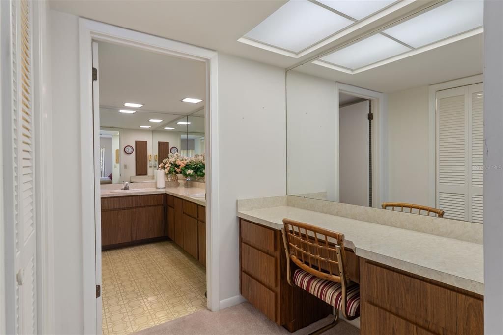 For Sale: $165,000 (2 beds, 2 baths, 1410 Square Feet)