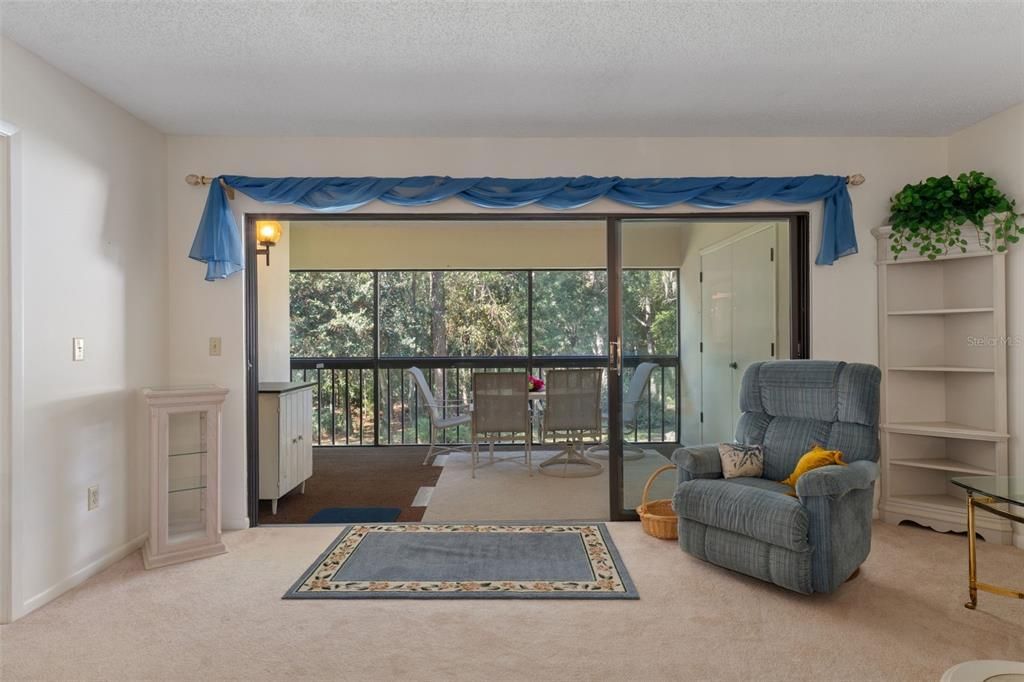 For Sale: $165,000 (2 beds, 2 baths, 1410 Square Feet)