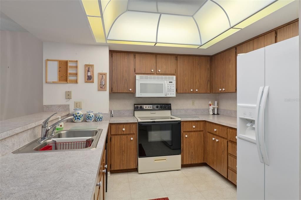 For Sale: $165,000 (2 beds, 2 baths, 1410 Square Feet)