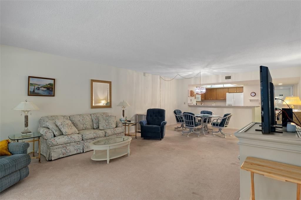 For Sale: $165,000 (2 beds, 2 baths, 1410 Square Feet)