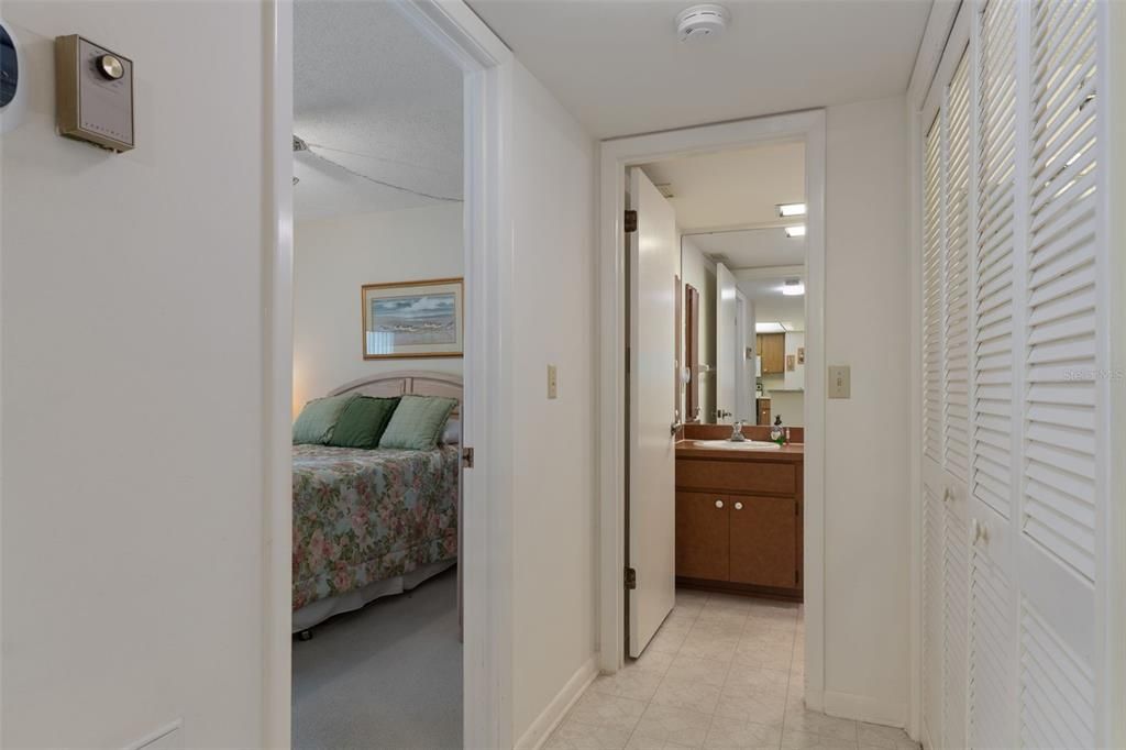 For Sale: $165,000 (2 beds, 2 baths, 1410 Square Feet)