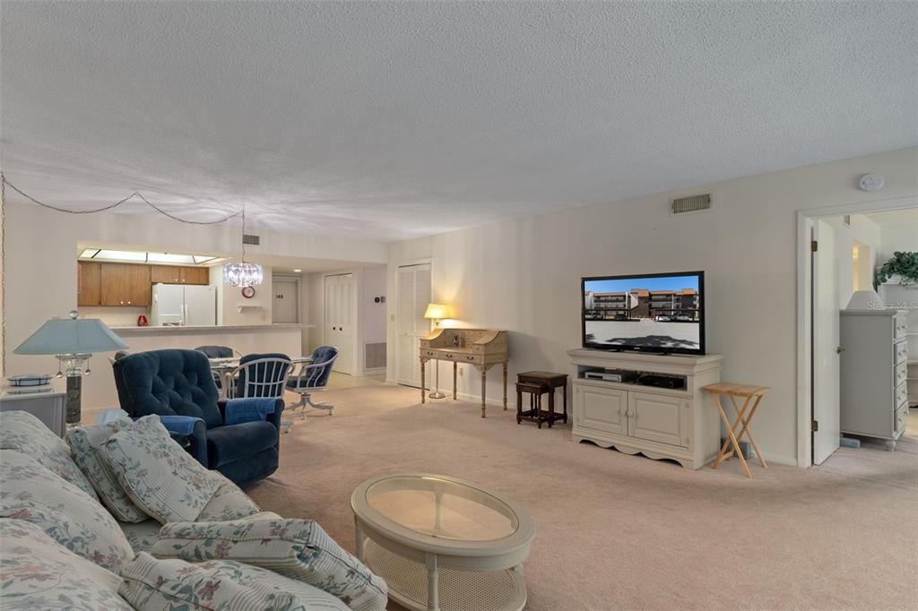 For Sale: $165,000 (2 beds, 2 baths, 1410 Square Feet)