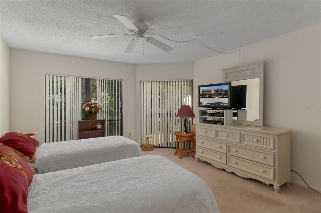 For Sale: $165,000 (2 beds, 2 baths, 1410 Square Feet)