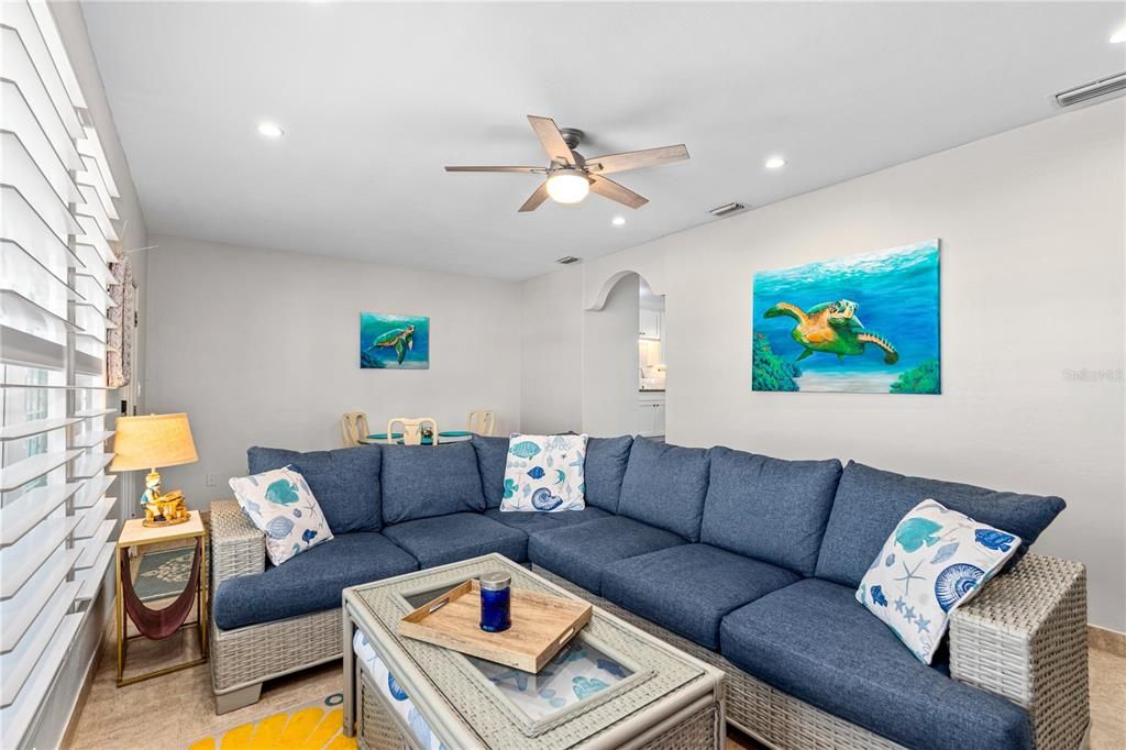 Active With Contract: $400,000 (2 beds, 2 baths, 1290 Square Feet)