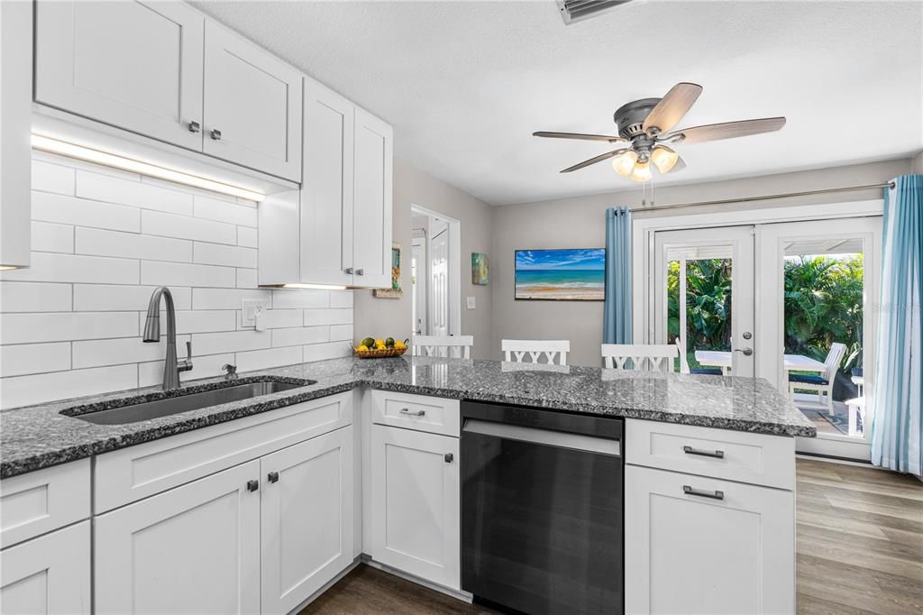 Active With Contract: $400,000 (2 beds, 2 baths, 1290 Square Feet)