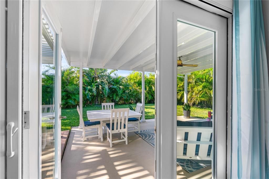 Active With Contract: $400,000 (2 beds, 2 baths, 1290 Square Feet)