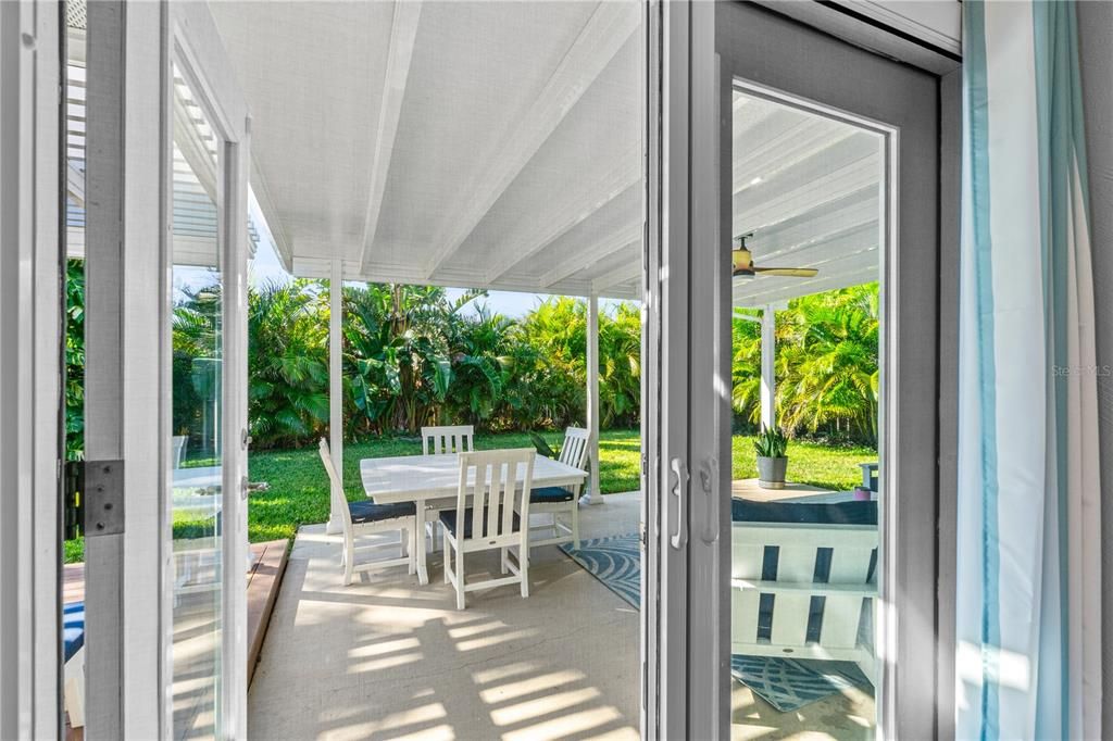 Active With Contract: $400,000 (2 beds, 2 baths, 1290 Square Feet)