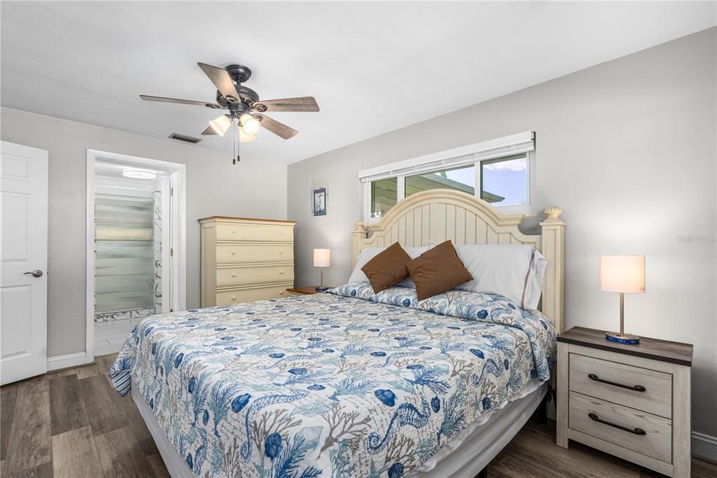 Active With Contract: $400,000 (2 beds, 2 baths, 1290 Square Feet)