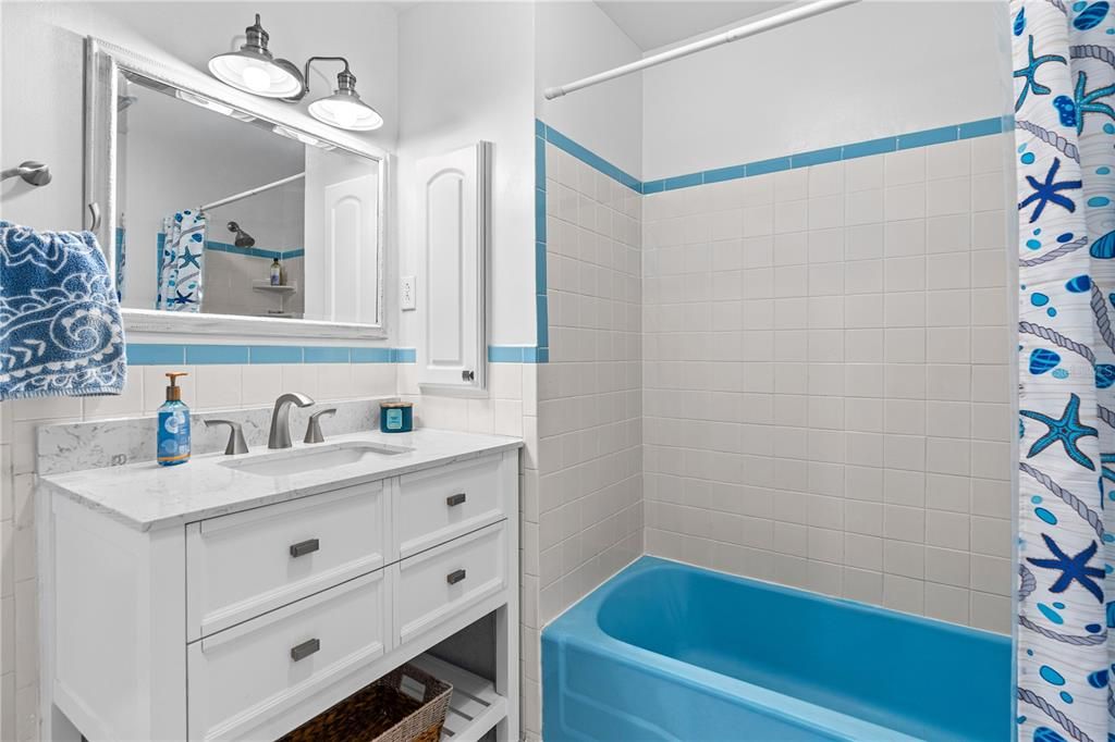 Active With Contract: $400,000 (2 beds, 2 baths, 1290 Square Feet)